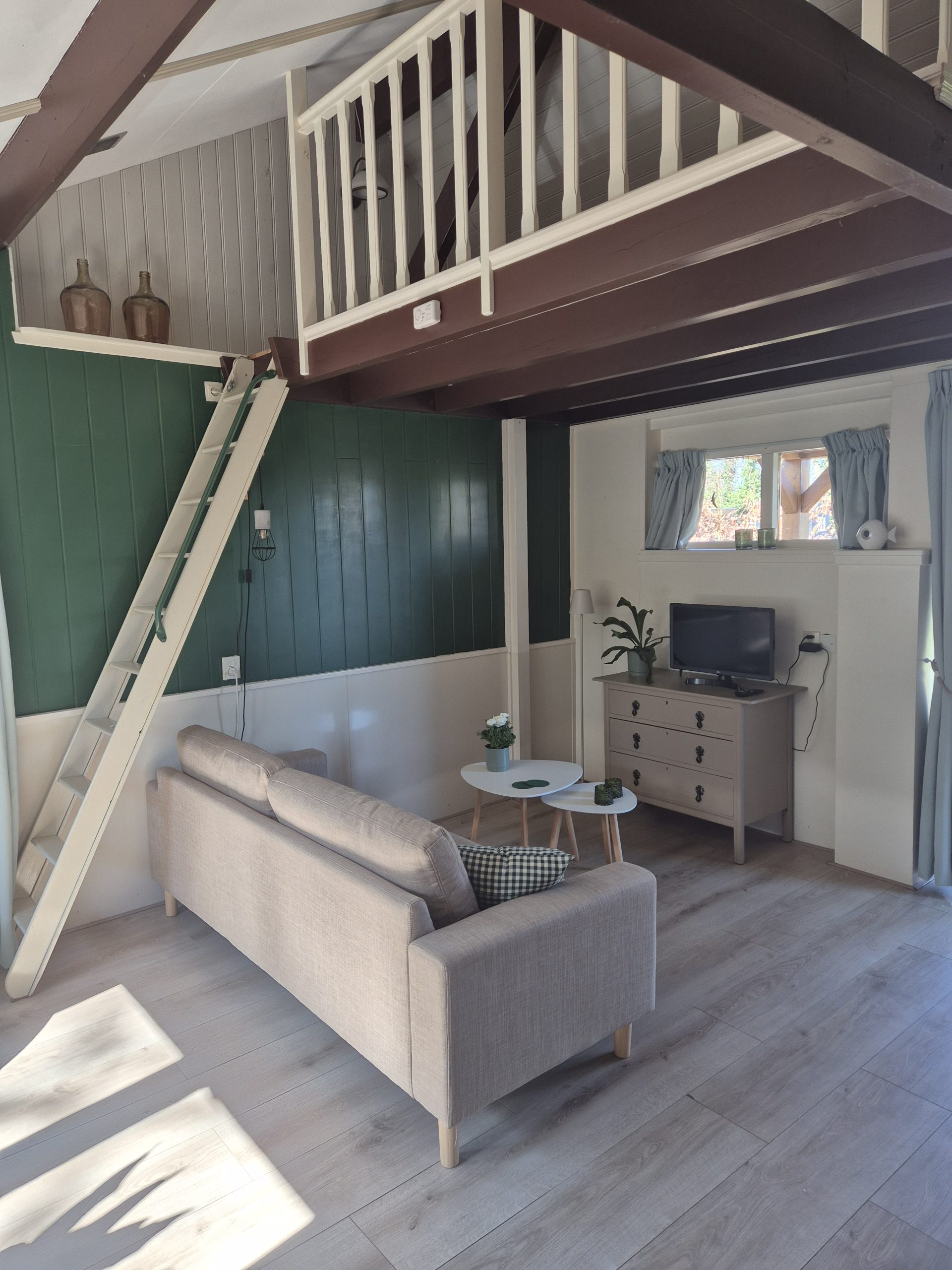 B&B woomkamer met vide Woonkamer Tuinhuis B&B Helene Hoeve